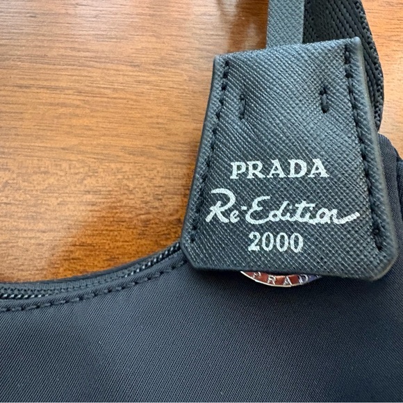 Prada Black Re-Edition 2000 Mini Bag - Picture 6 of 8